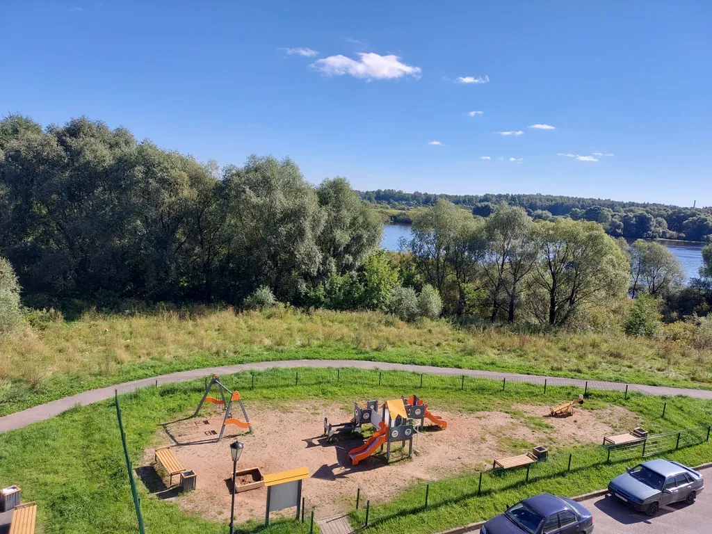 Квартира с панорамными окнами с видом на реку