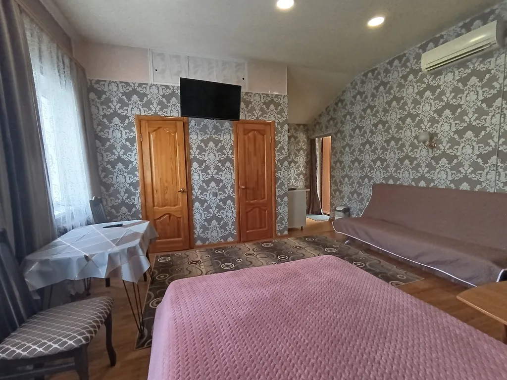 Целый этаж в доме из 4 комнат