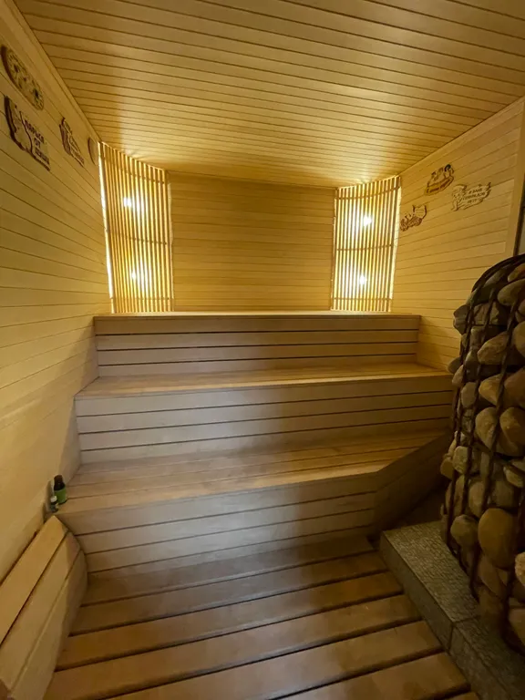 Коттедж для отдыха вблизи леса, с отдельной территорией и баней