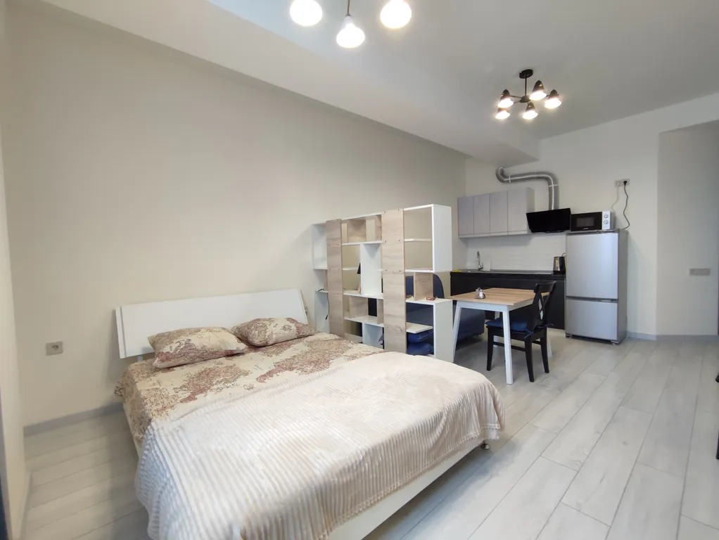 Современная студия с видом на море возле Дендрария