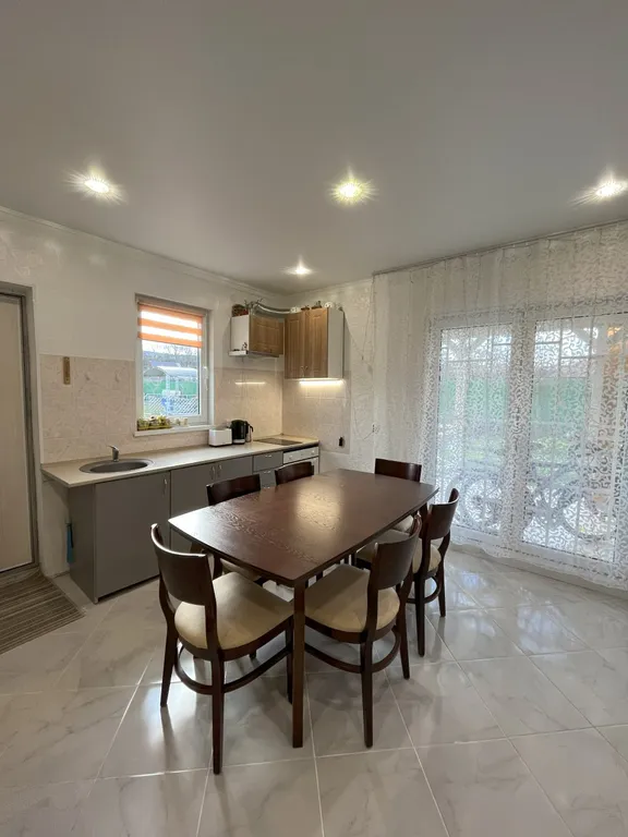 Уютный дом у озера