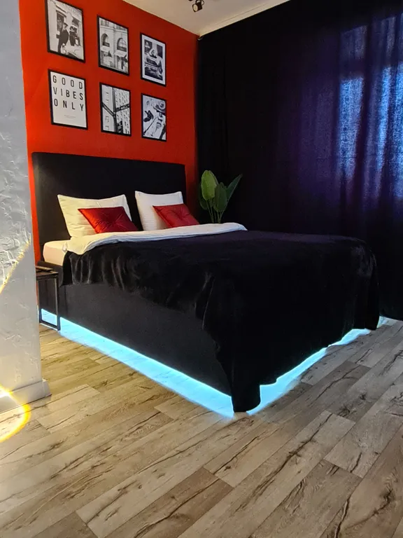 Студия с камином