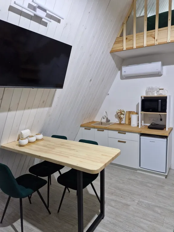 Домик с видом на лес