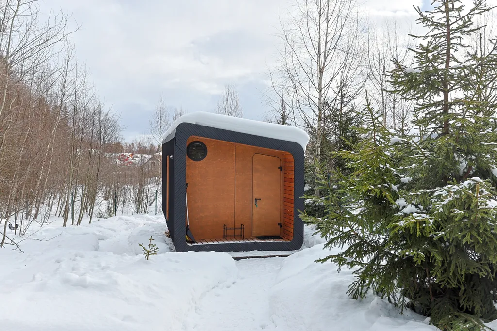 Дом Немо с уличной купелью  в лесу