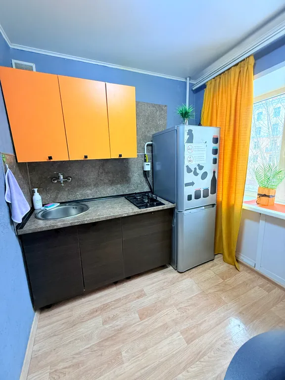 Квартира 2-комнатная рядом с вокзалом с балконом — Омск