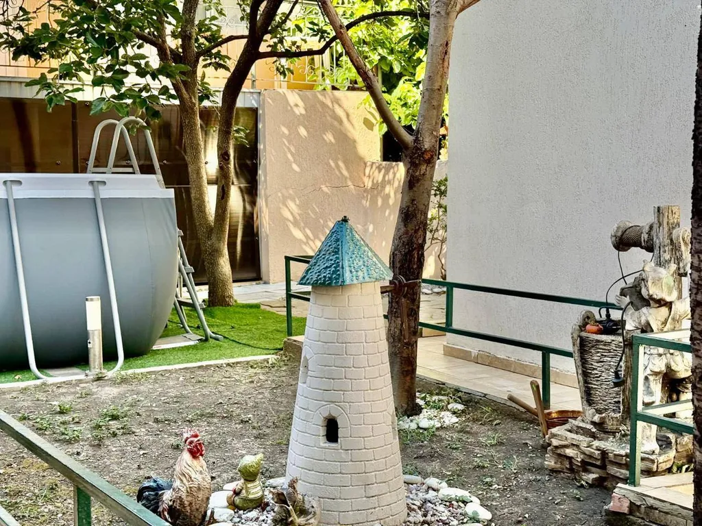 Дом с террасами и видом на море, рядом с центром