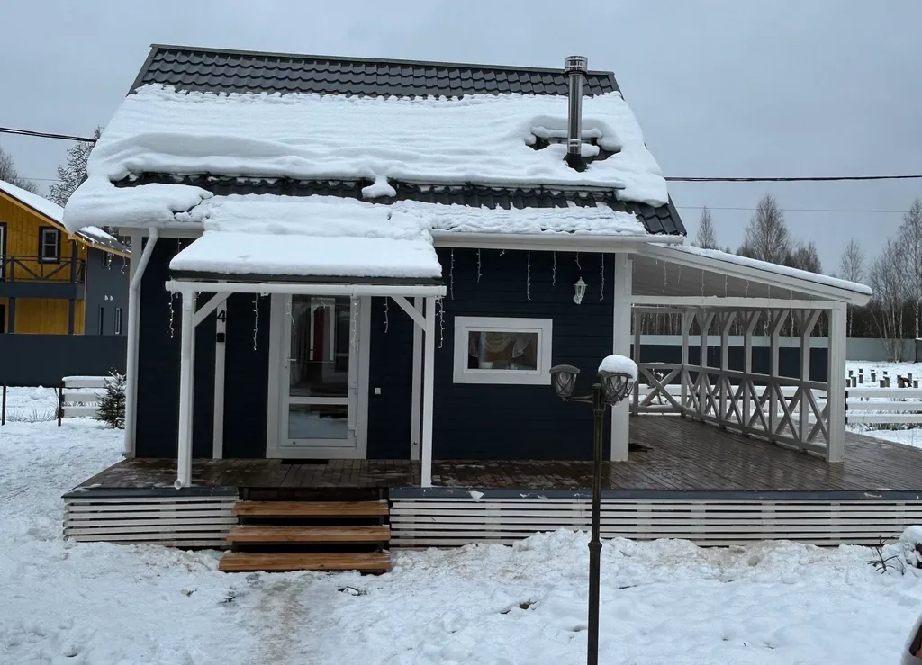 Голландский домик у леса