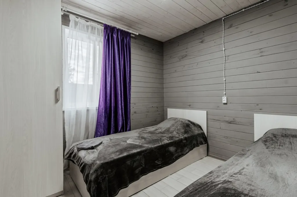 Домик у озера