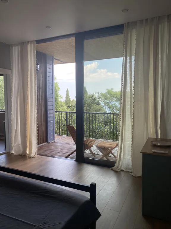 Уютная локация под платаном