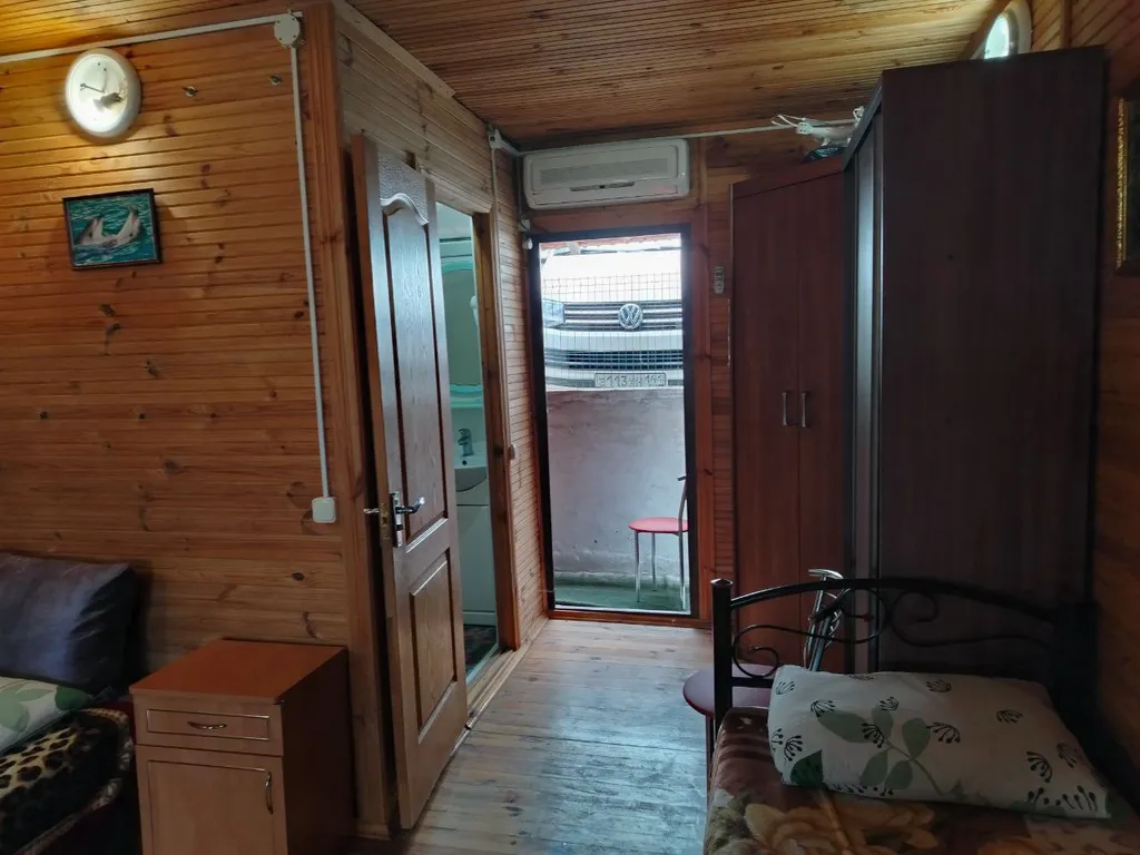 Экологичный деревянный коттедж в можжевеловой роще