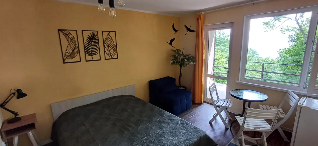 Комната с верандой в доме Остановка Море с видом на море и лес