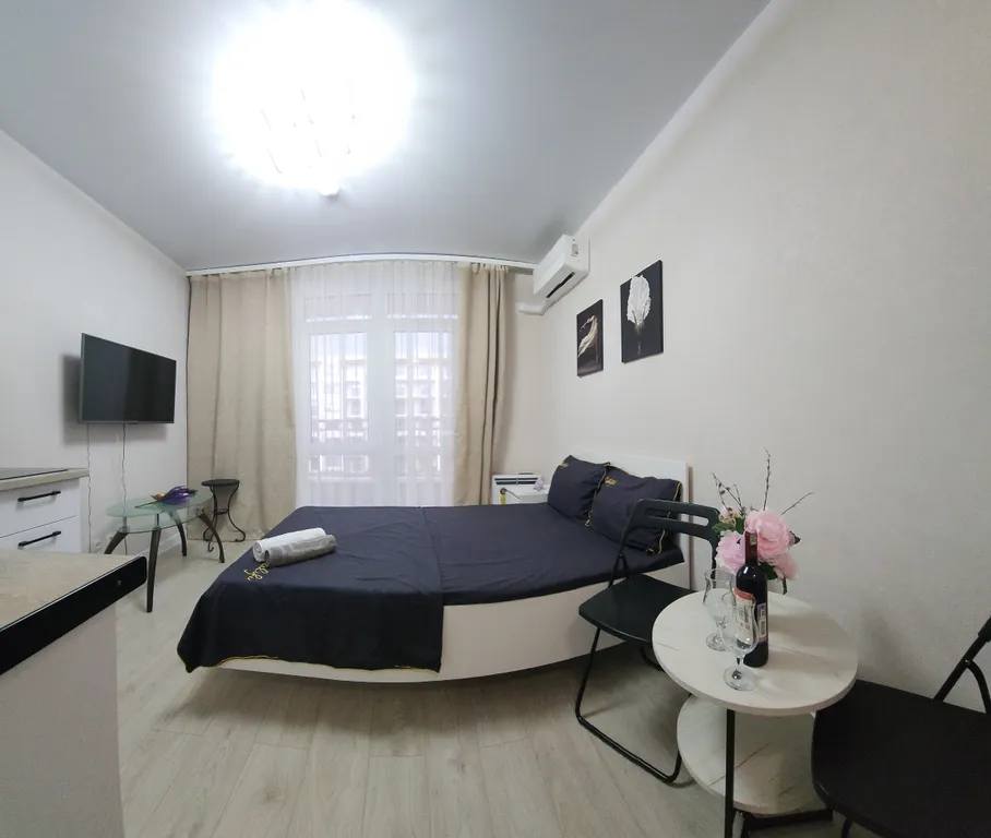 Шикарная студия с видом на бассейн