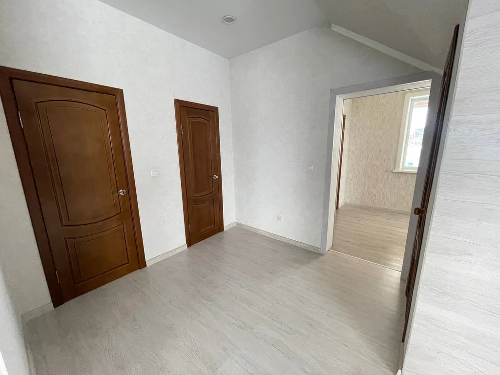 Уютный двухэтажный дом в черте города для отдыха и работы