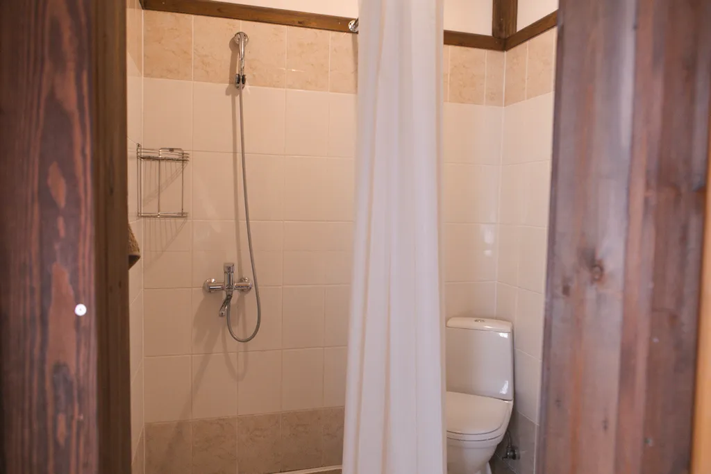 Двухэтажный дом для отдыха на природе с баней