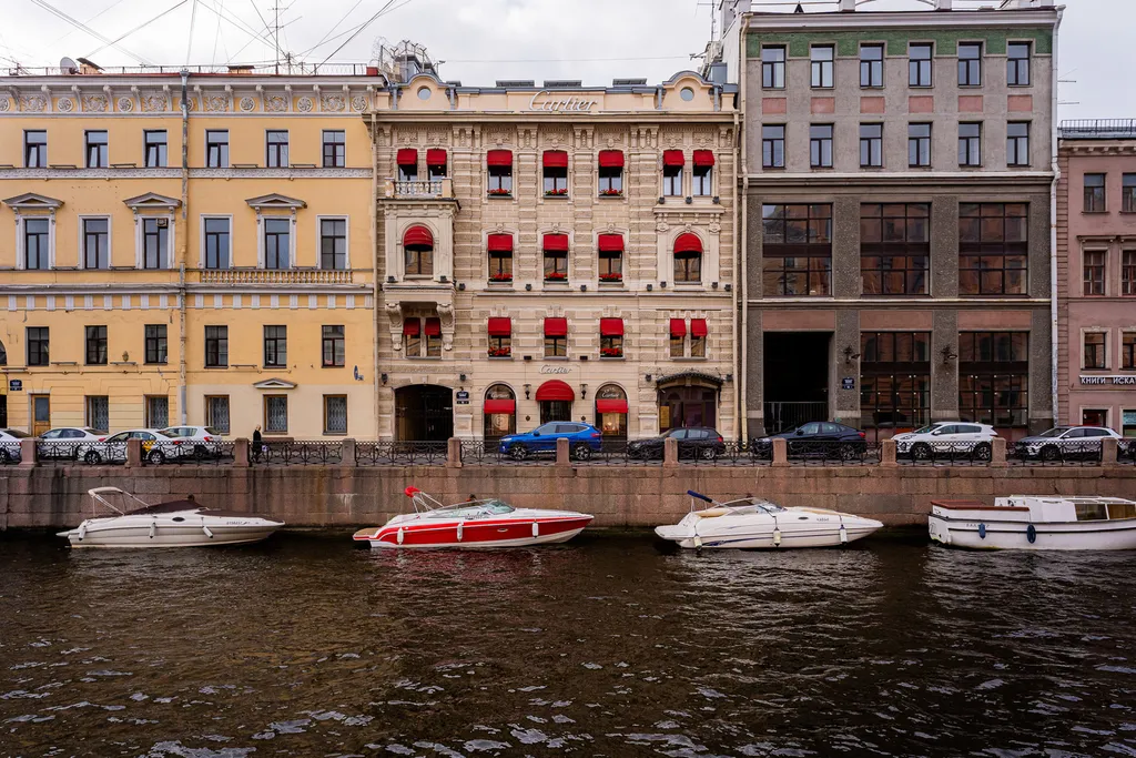 Вид на Мойку, у Невского, 2 этажа
