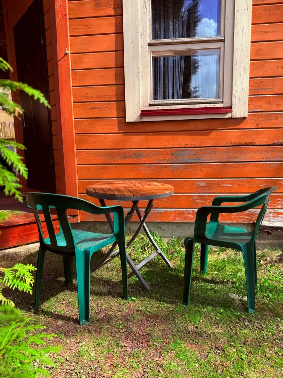 Уютный дом у березок