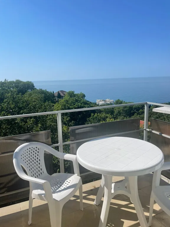 Уютный номер с видом на море и горы