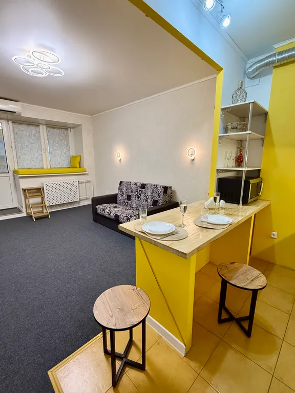 Уютная квартира, с дизайнерским ремонтом и панорамным видом — аренда посуточно в Омск