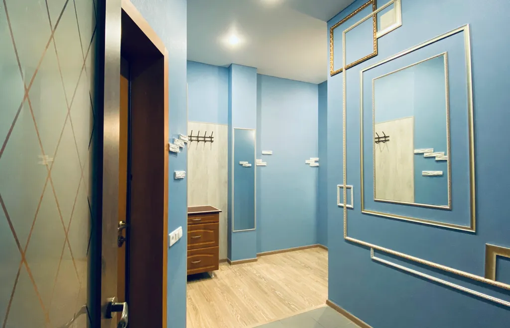 Просторная квартира с лоджией на площади Революции