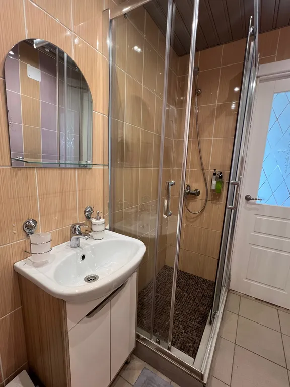 Домик у озера