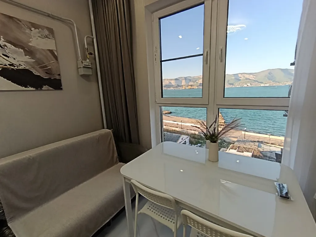 Новая евро-двушка с панорамным видом на море и пляж перед домом