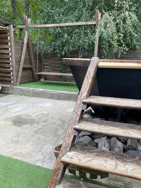 Большой дом с баней, бассейном, мангалом и парковкой