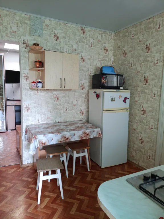 Домик с двориком на земле в шаговой доступности от моря