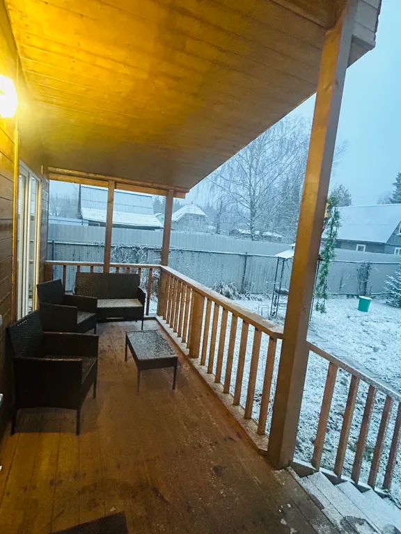 Дом с верандой с баней на участке 10 соток