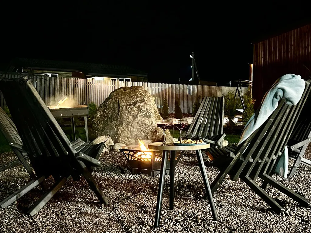 Уютный домик Karhumökki в окружении соснового леса и озер, у Игоры