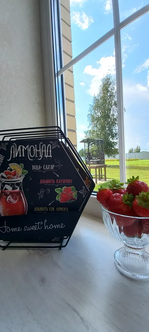 В июне начинается сезон невероятно вкусной клубники, которую можно приобрести в 7 км от дома