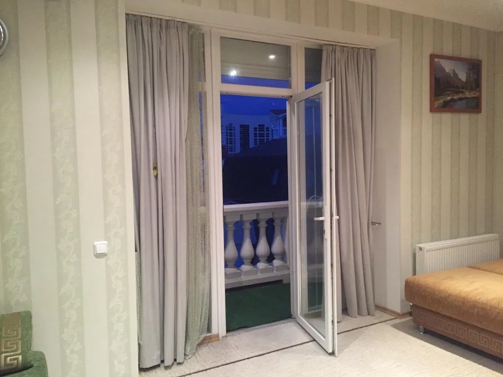 Уютный апартамент в элитном тихом районе Алушты-Профессорский уголок