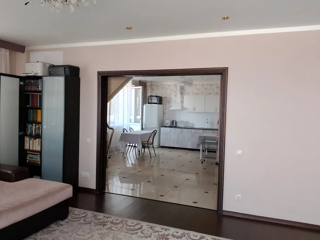 Просторная квартира в трёх кварталах от парка Галицкого