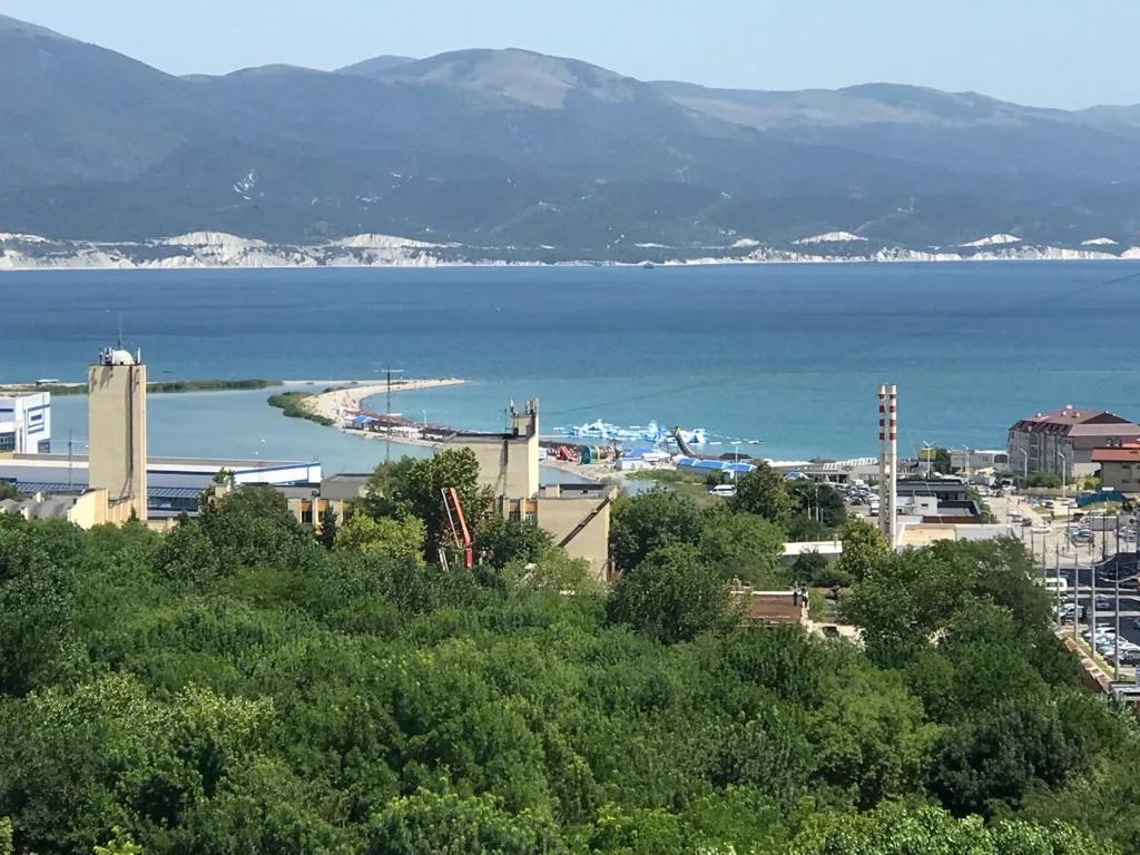 Квартира Квартира для большой семьи с видом на море и парк в 10 минутах от пляжа — Новороссийск
