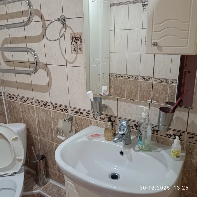 Уютная 2-комнатная, в спальном районе города, всё в шаговой доступности