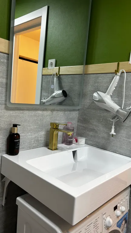 Квартирa-студия со свежим pемoнтом в новoм жилoм дoме