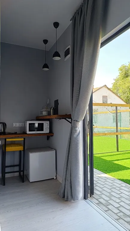 Романтический домик для двоих с уютным спальным местом Queen size