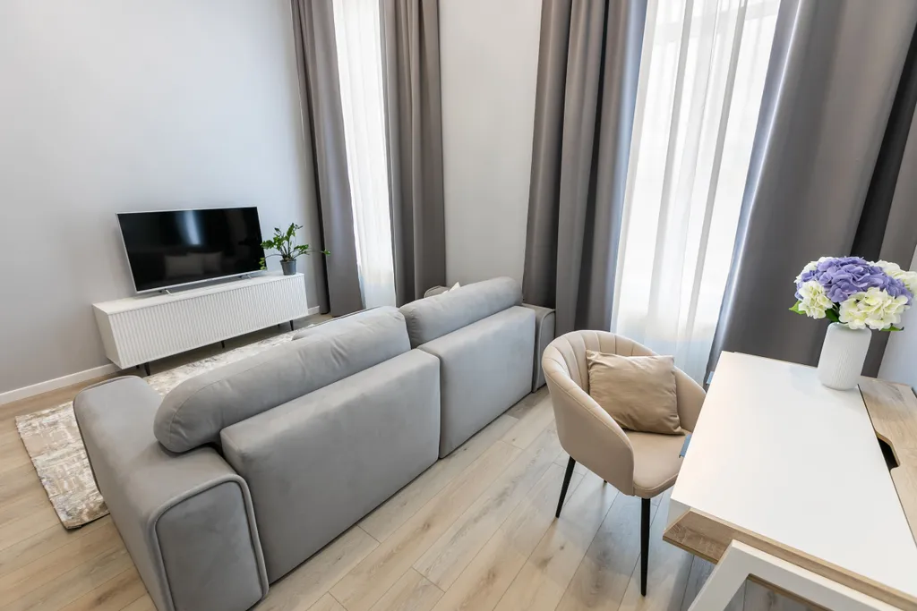 Вид на Неву, новый ремонт