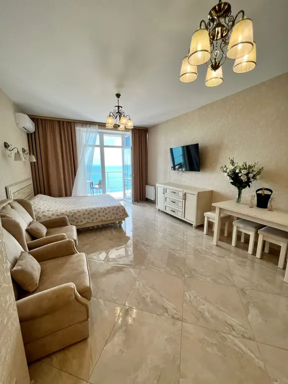 Студия с панорамным видом на море и горы