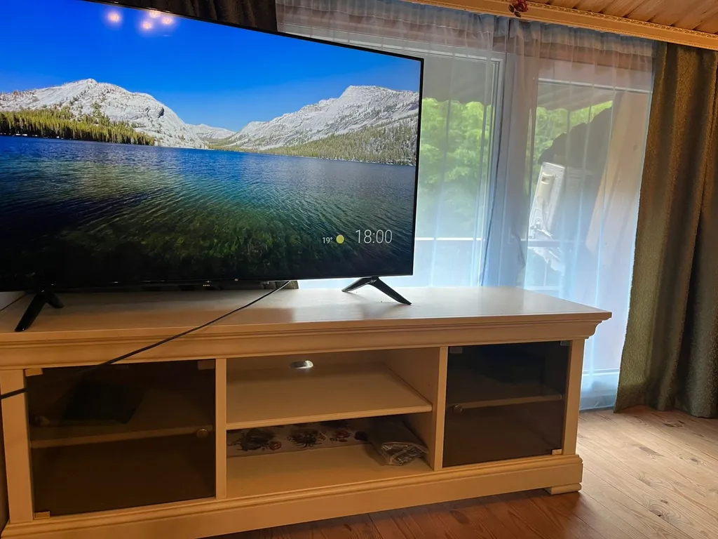 Терем с мансардой в дивном лесу у моря, с новым ремонтом и обстановкой