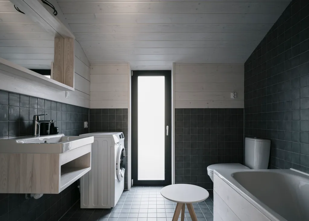 Загородный дом с просторной террасой и баней