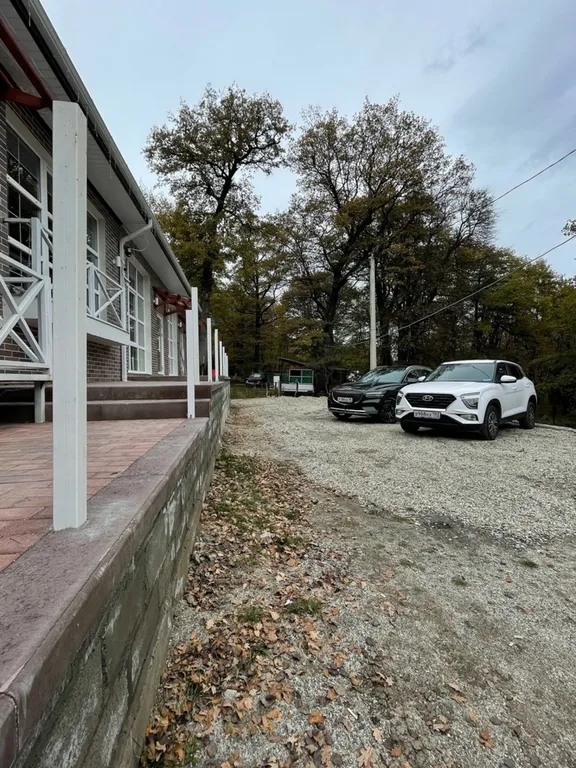 Премиальный гостевой дом в светлых тонах с видом на горы