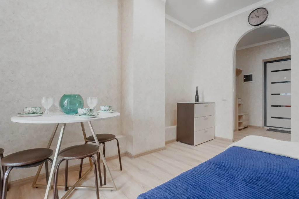 Большая квартира с раздельными комнатами и кухней