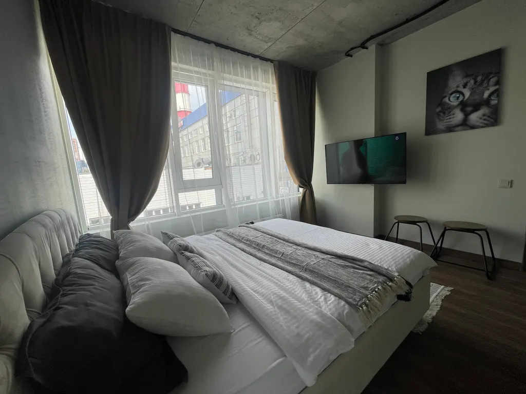 Просторная и светлая квартира с огромными окнами