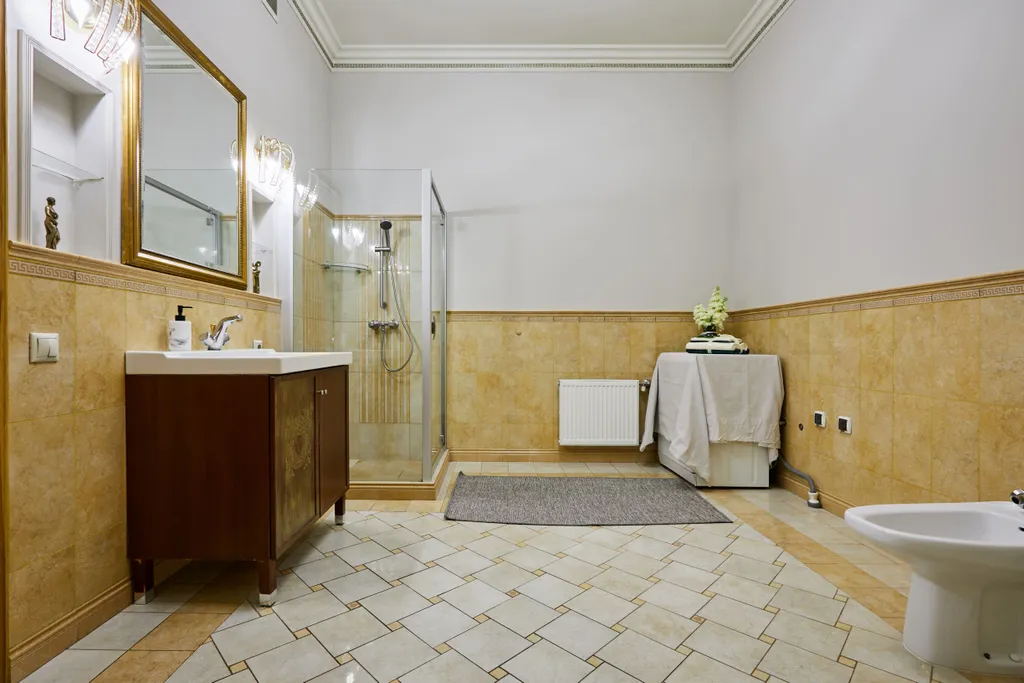 3 спальни, балкон, красивый дом