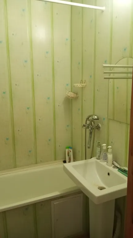 2-х комнатная квартира, есть все для проживания