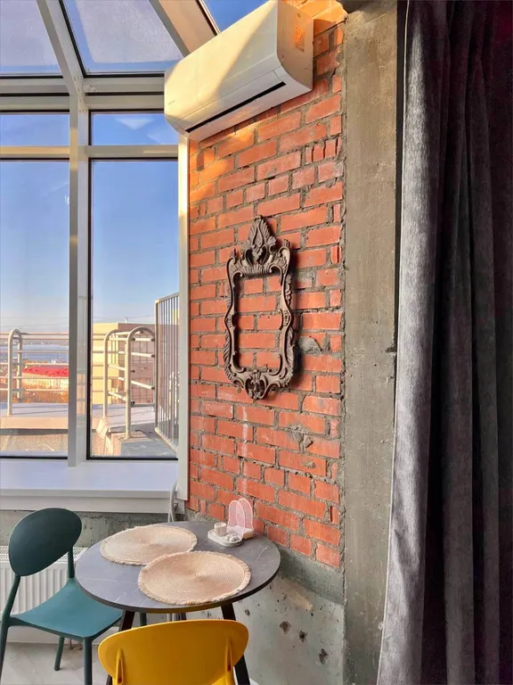 Шикарная квартира с панорамными окнами и террасой рядом с титан ареной