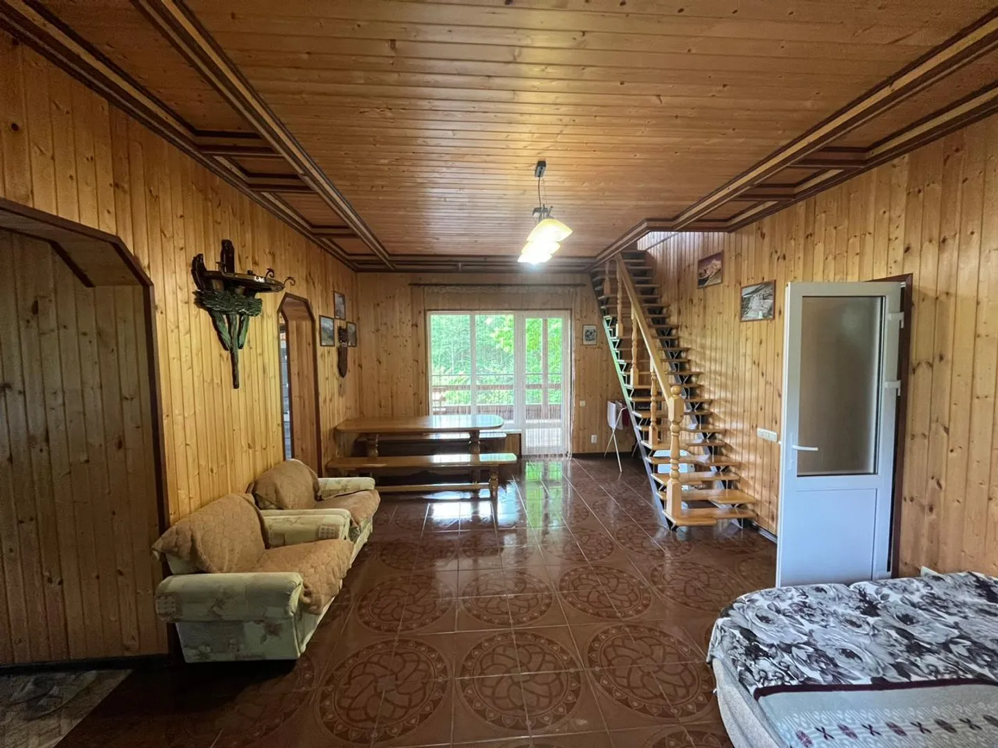 Зал на первом этаже Зал на первом этаже