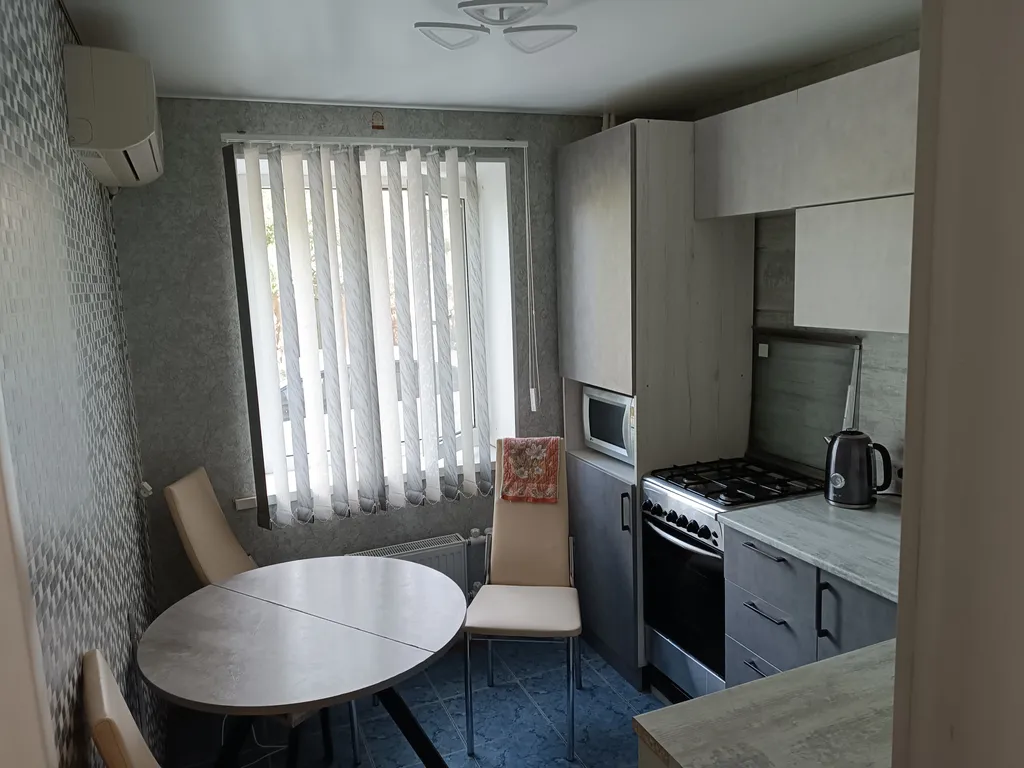 Уютная квартира в центре города с парковкой — аренда посуточно в Котельниково