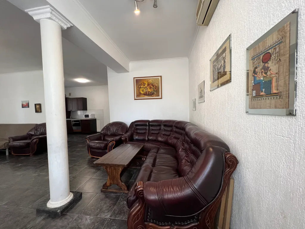 Дом с бассейном и баней