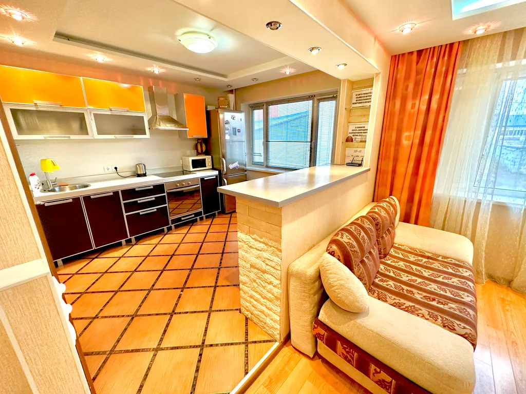 Светлая 2-комнатная:рядом гостиница Воркута и Центральная площадь